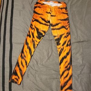 Tiger striped leggings